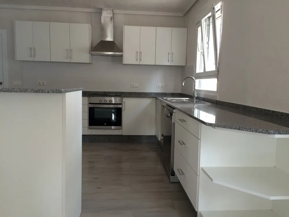 Interior home renovation by URPE Spain with an open kitchen